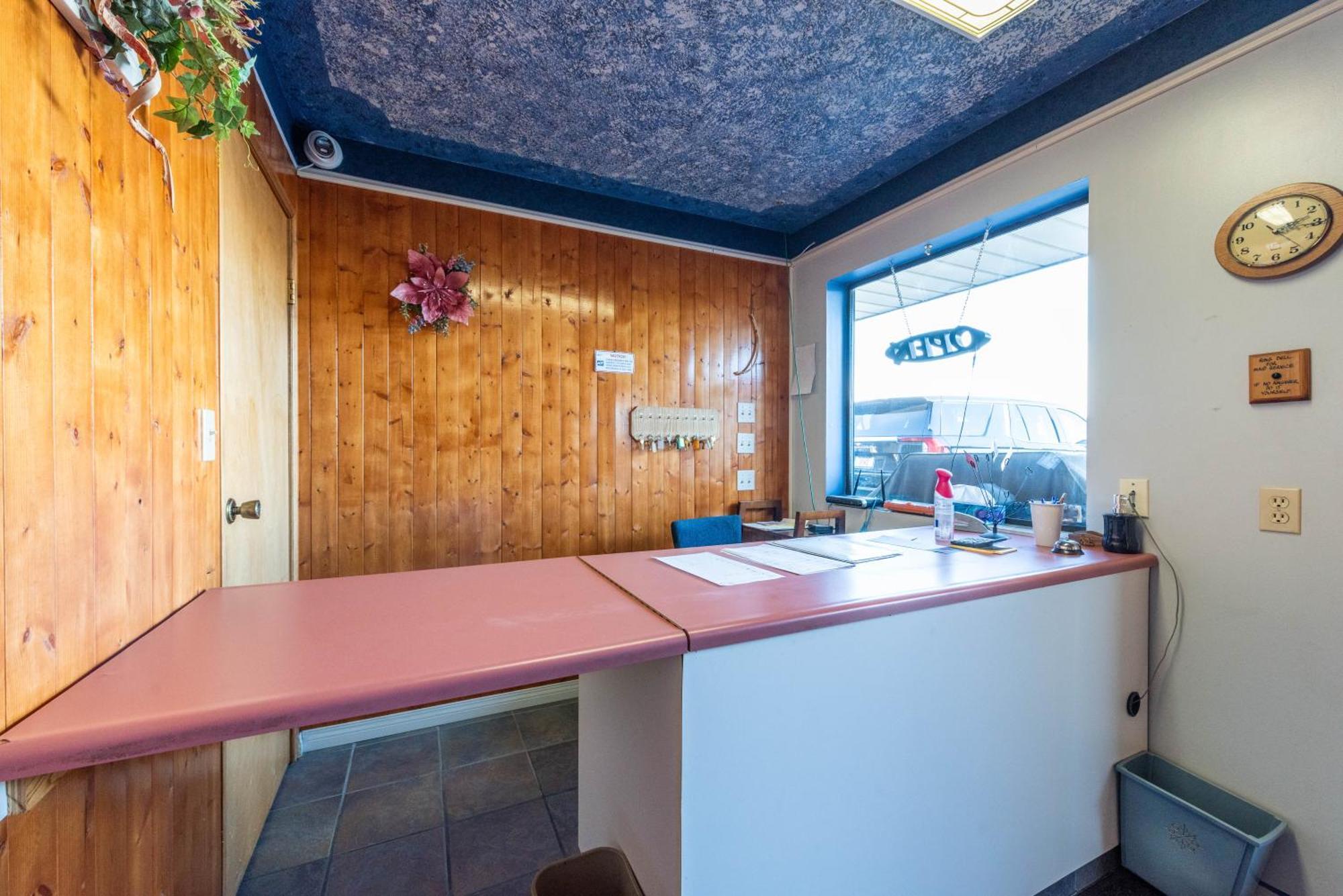 Blue Horse Motel Beiseker Exterior photo